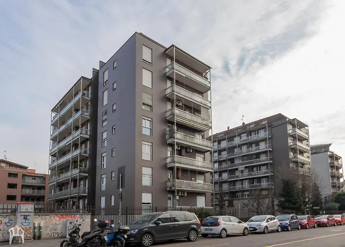 I-host - Modern Citylife Bovisa Daire *